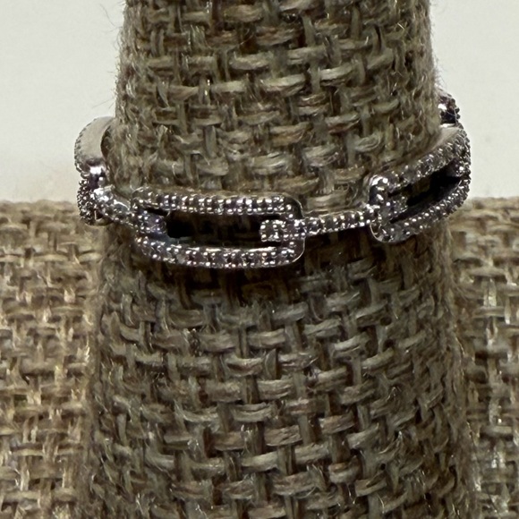 Beautiful 14k White Gold Diamond Chain Link Ring - Picture 2 of 10